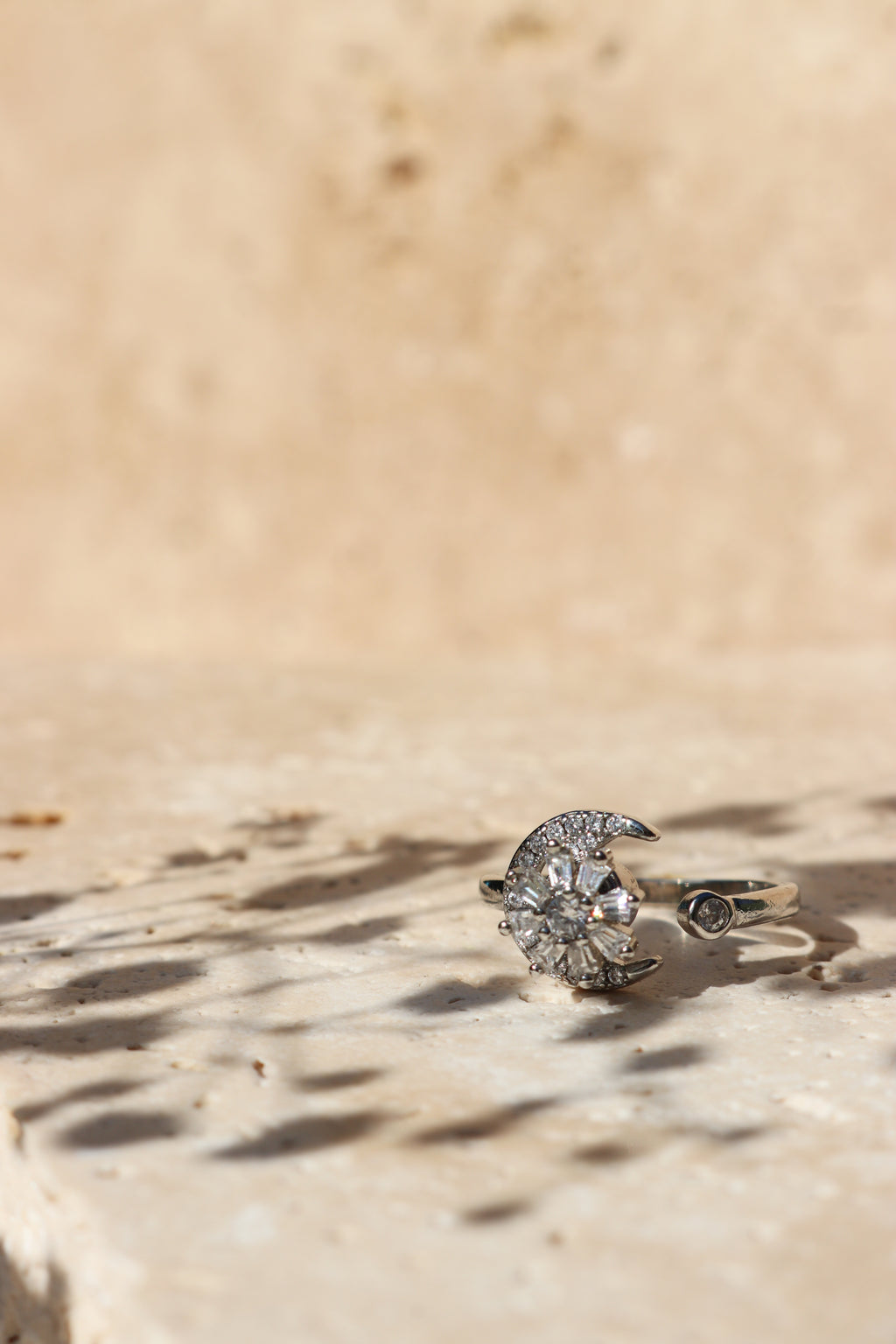 MASHA - Daisy Moon Spinner Ring