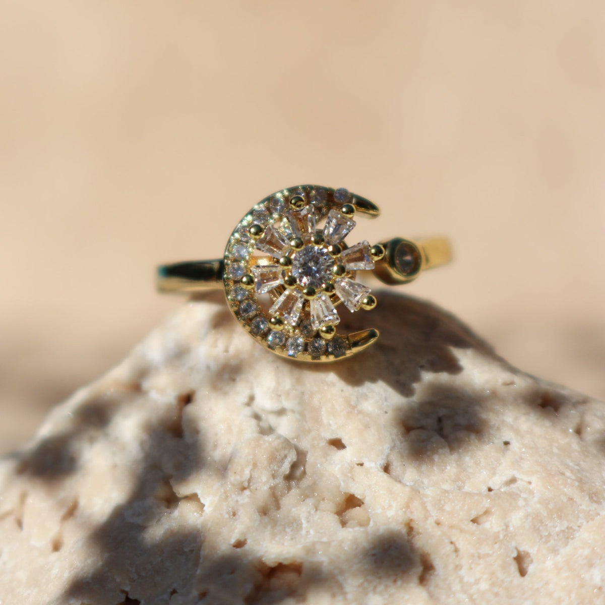 MASHA - Daisy Moon Spinner Ring