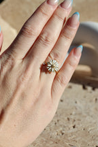 DAISY - White Daisy Dreams Spinner Ring