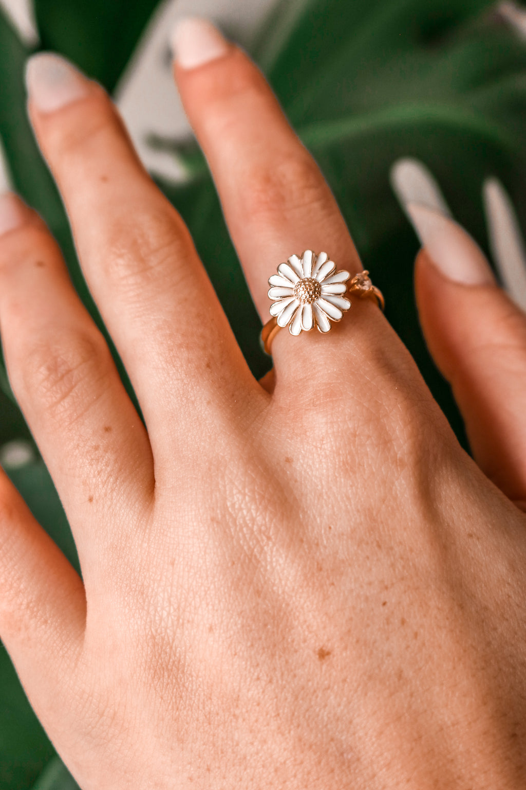 DAISY - White Daisy Dreams Spinner Ring