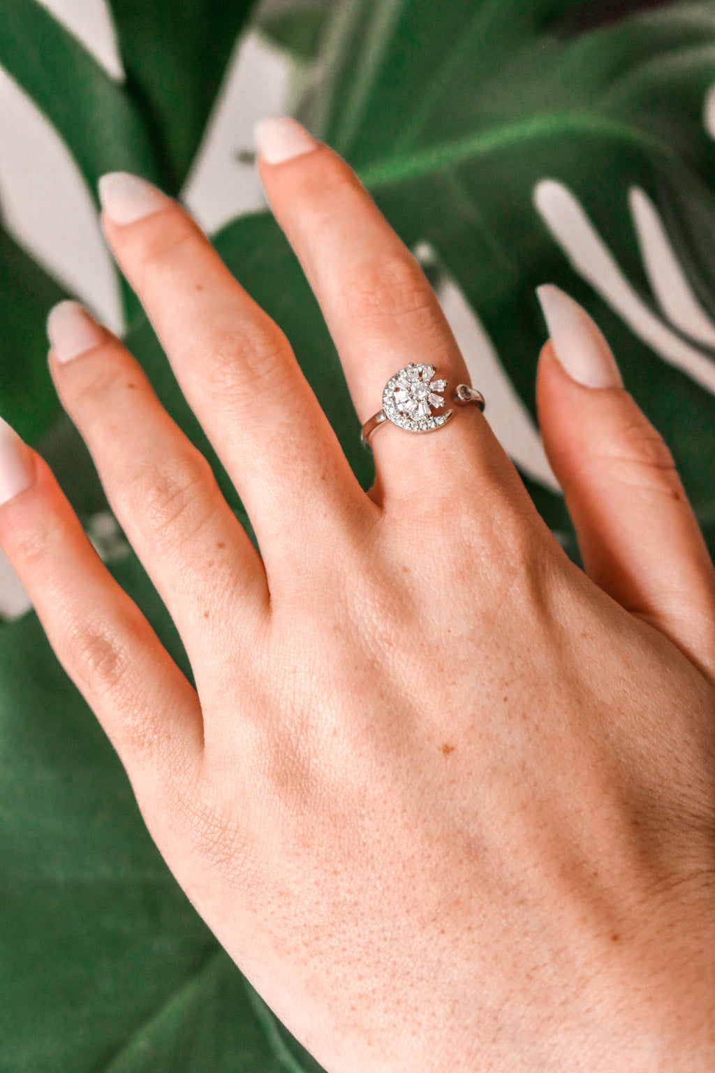 MASHA - Daisy Moon Spinner Ring