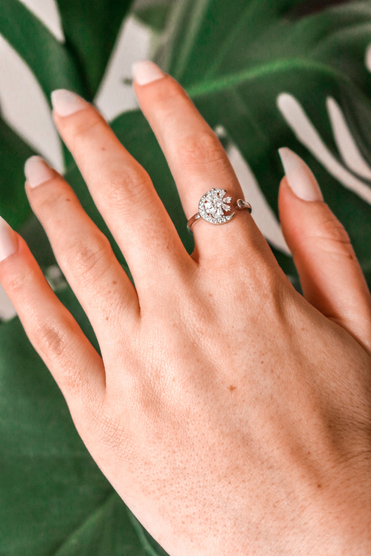 MASHA - Daisy Moon Spinner Ring