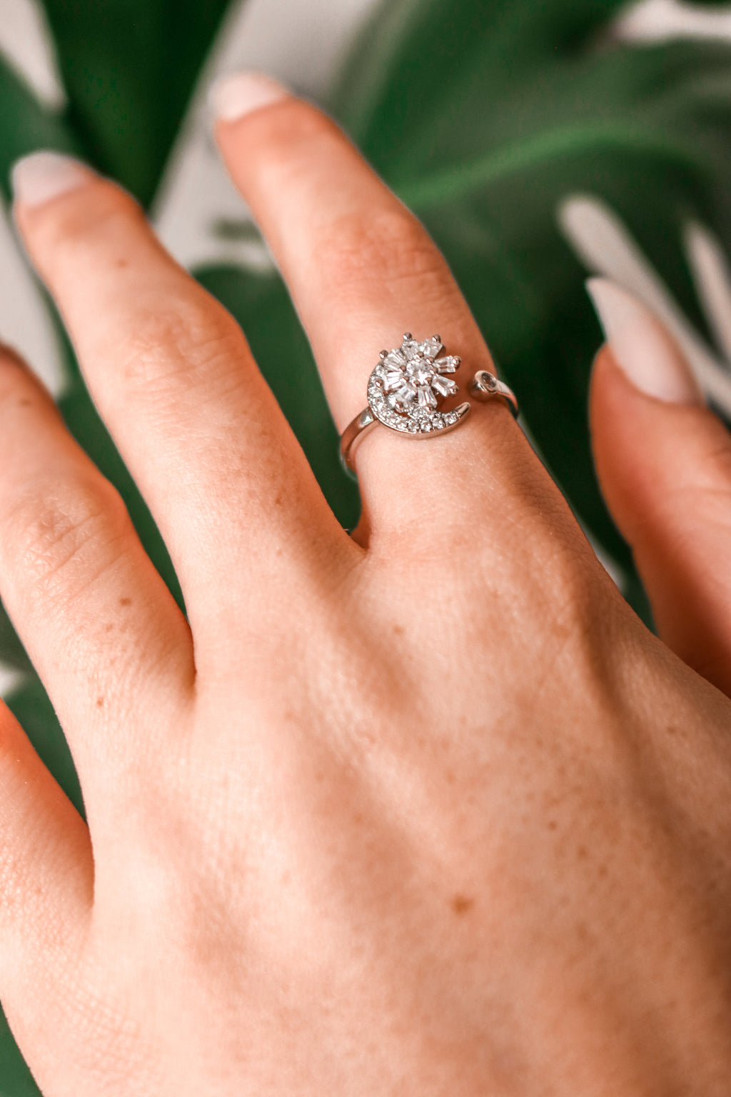 MASHA - Daisy Moon Spinner Ring