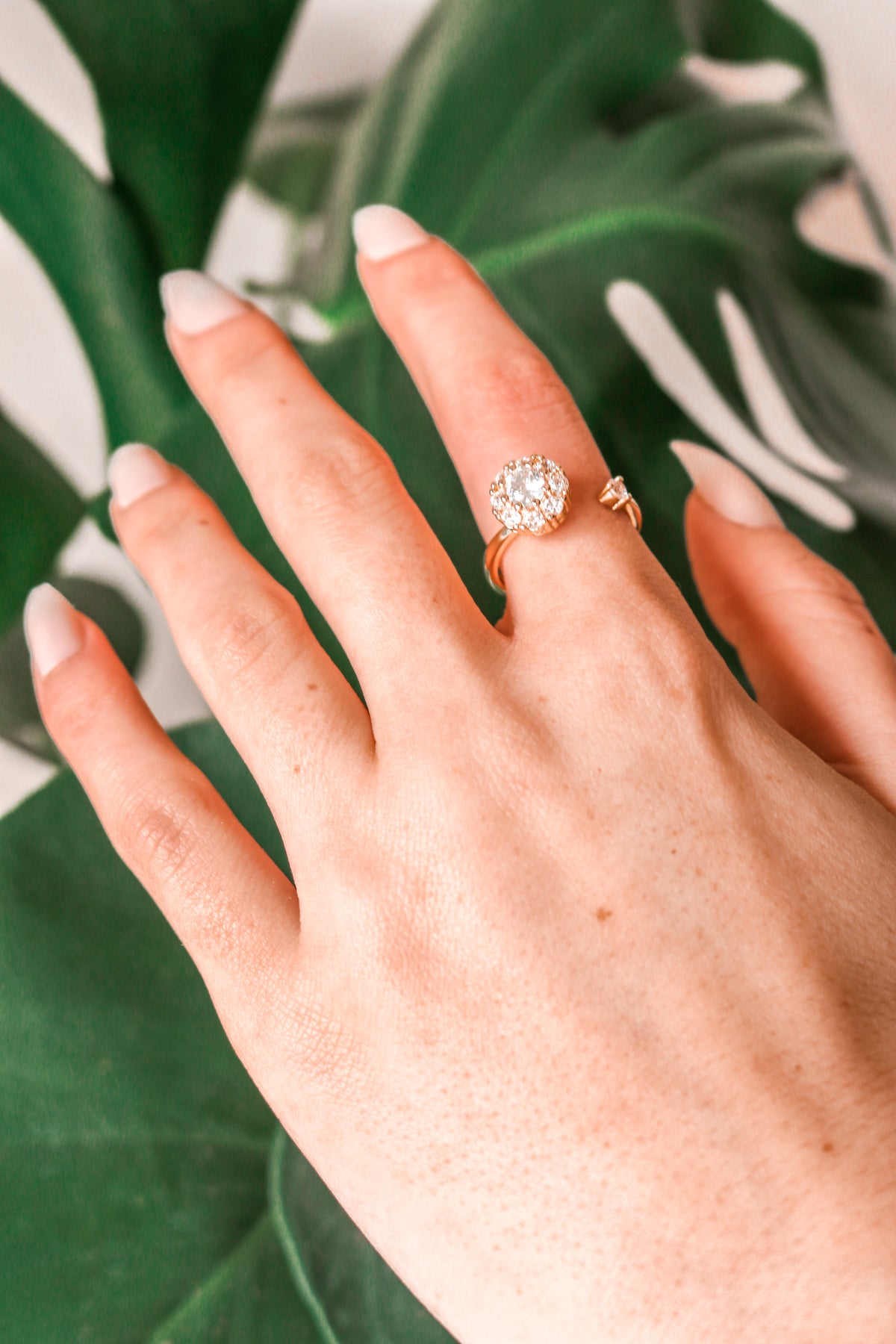 ZEENA - Crystal Club Spinner Ring