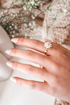DAISY - White Daisy Dreams Spinner Ring